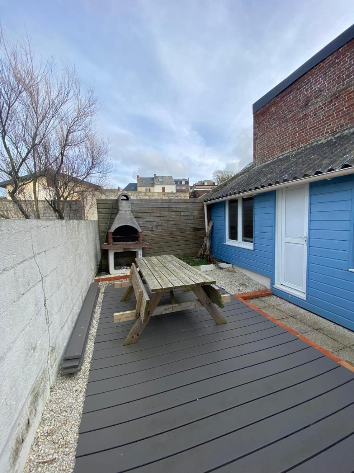 Am 57 - The Blue House Villa Ault Buitenkant foto